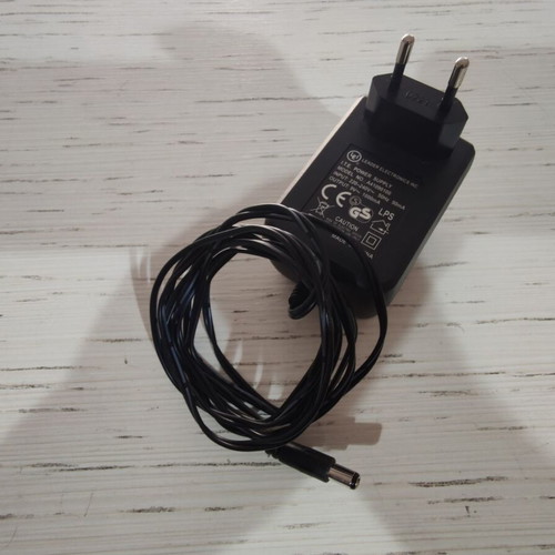Power Supplies pack of 2, like new, 22VDC 818mA and 9VDC 1000mA