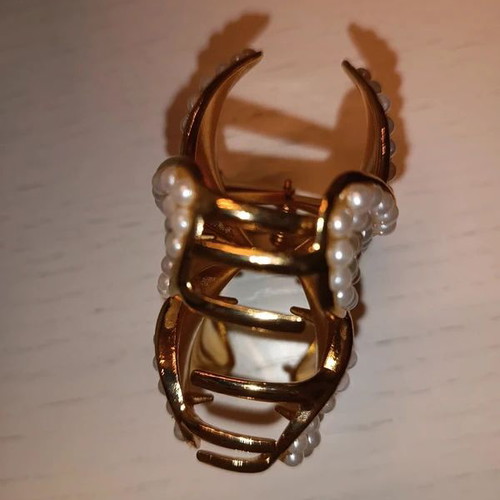 Hair Clip with Pearls new
