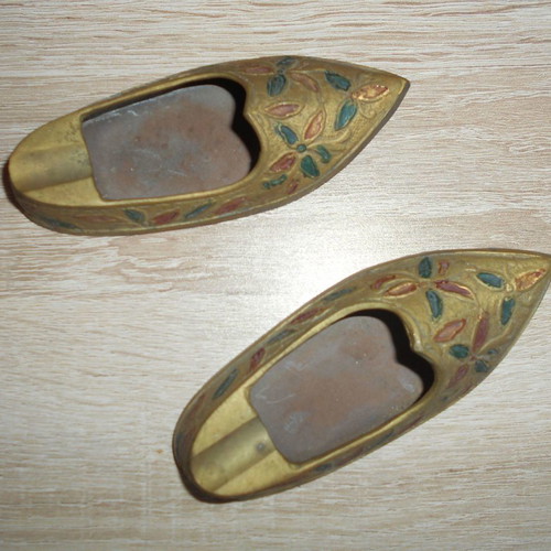 Small bronze Ottoman ashtrays used, traditional shoe shape, 12 cm