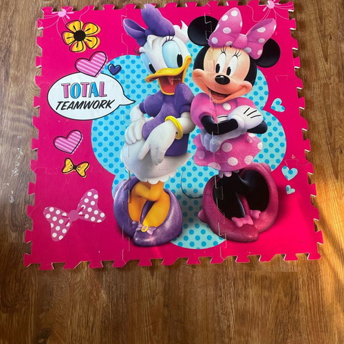Children's puzzle mat 9 pieces 1 x 1 Minnie used