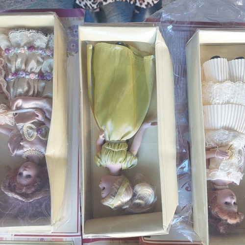 Porcelain doll set like new