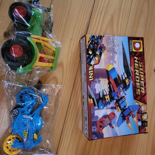 Lego sets like new with instructions and 3 new gifts