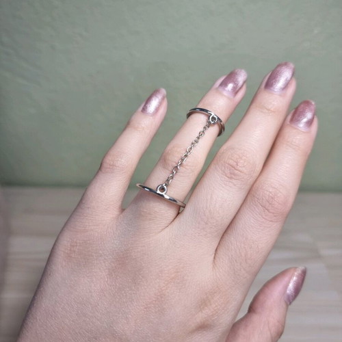 Double ring with chain like new, silver stainless steel