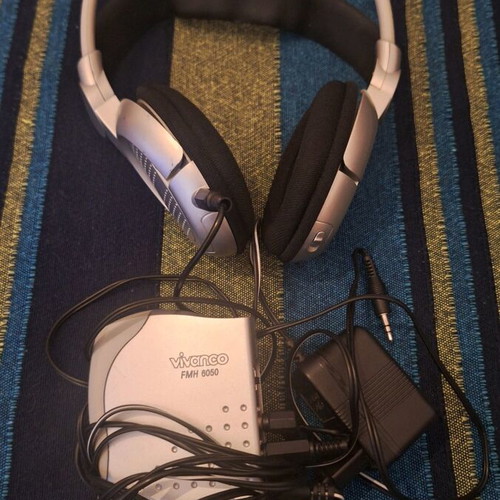 Wired headphones used with broken plastic on left side