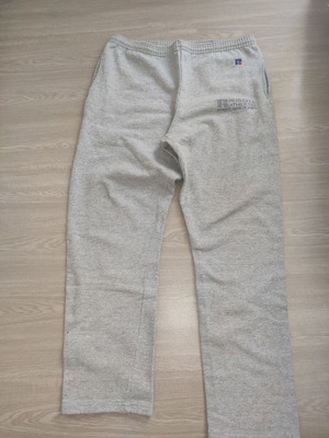 Russell Athletic men's light grey sweatpants with embroidered logo, size M-L