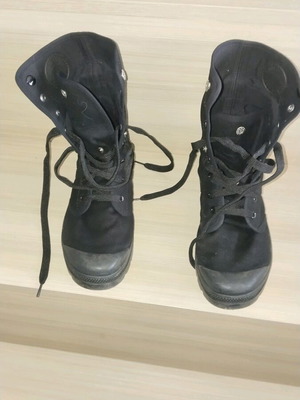 Unisex black boots like new, size 39
