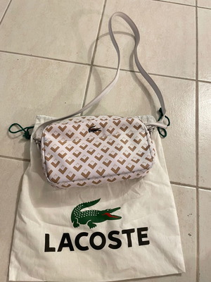 Lacoste γυναικεία τσάντα σε άριστη κατάσταση