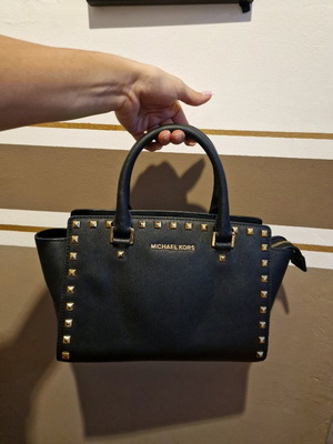 Τσάντα Michael Kors χειρός σαν καινούργιο με τρουκς μαύρη και χρυσαφί