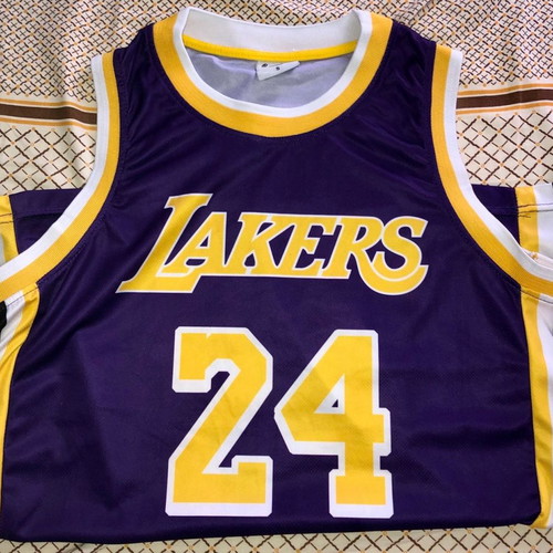 Kobe Bryant L.A. Lakers jersey like new, size Small