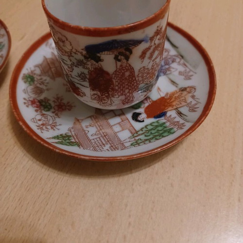 Set of vintage Chinese porcelain cups like new