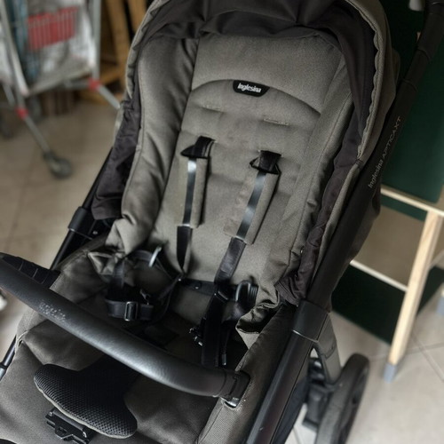 Inglesina Aptica XT stroller set like new with frame, reversible seat and car seat