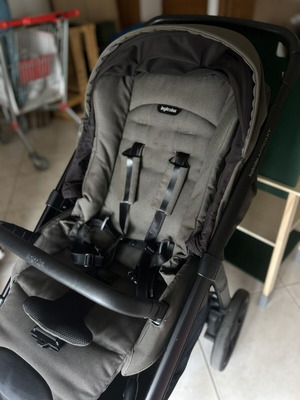 Inglesina Aptica XT stroller set like new with frame, reversible seat and car seat