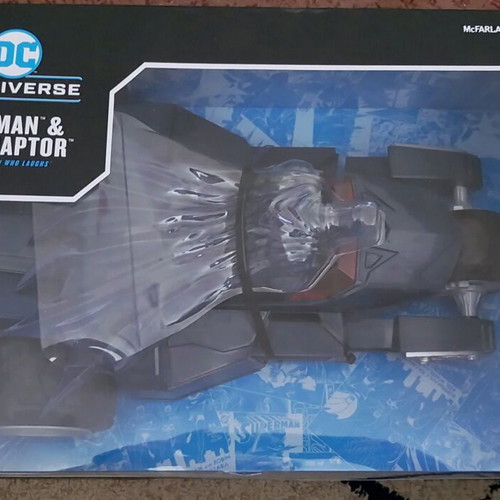 DC Multiverse Bat-Raptor Vehicle with Batman figure (Gold Label)