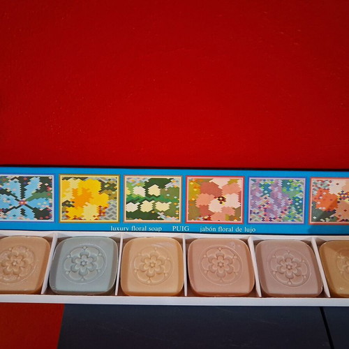Vintage Antonio Puig SA Luxury Floral Soaps set of 6, like new