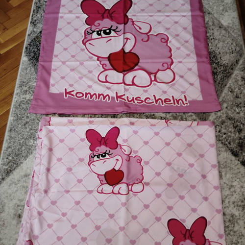 Children's bedding set with pink lamb, like new