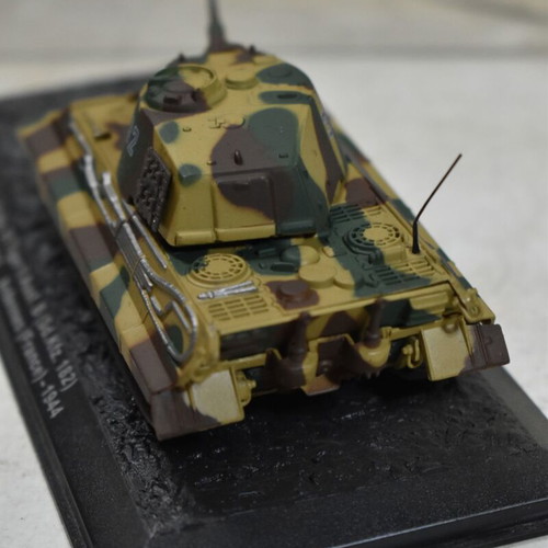 Collectible Tiger II tank model 1:72 Ardennes 1944 with display case like new
