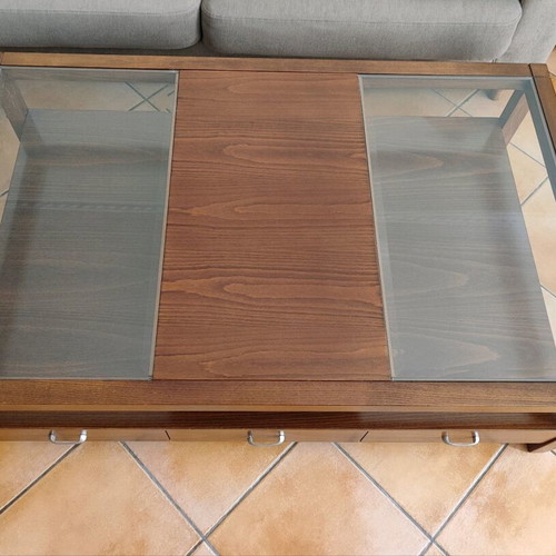 Solid wood coffee table like new