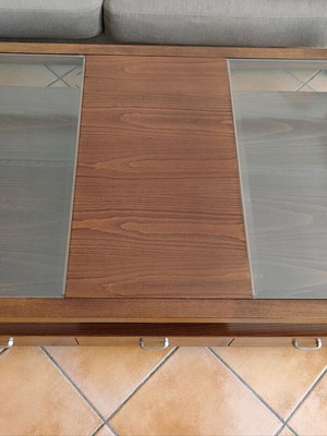 Solid wood coffee table like new