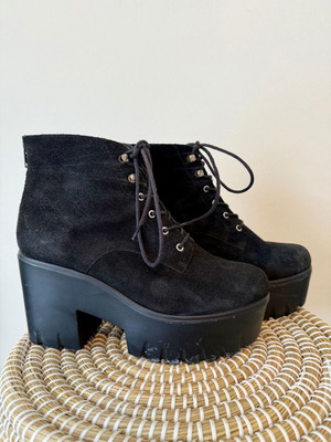 Chunky suede ankle boots used, size 40, black