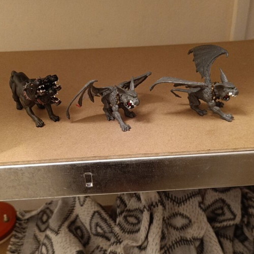 Set of 3 fantasy figures like new