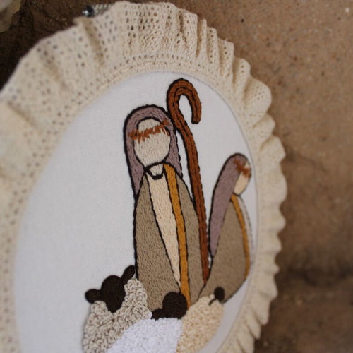 Shepherds with 3D embroidered lambs, 15cm, new