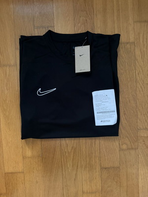 Nike Dry Fit T Shirt brand new, large, black