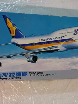 Boeing Singapore Airlines model used, with bonus second opened model