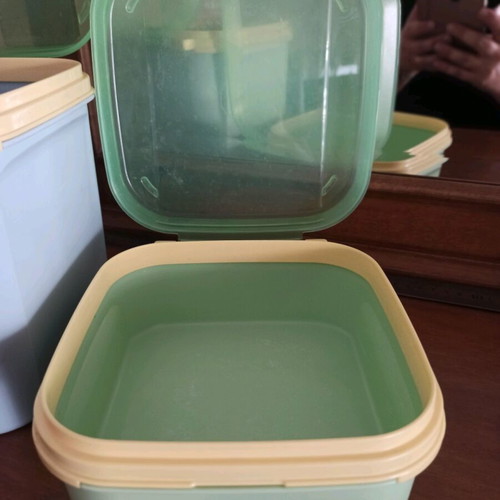 Tupperware containers like new, 3 liters blue and 1 liter green