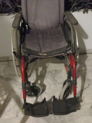 Levitas manual wheelchair, excellent condition