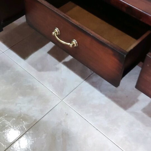 Solid wood coffee table like new with 3 drawers and glass top