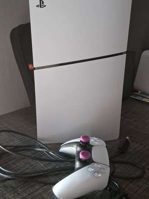 PlayStation 5 като нов с оригинални кабели и контролер