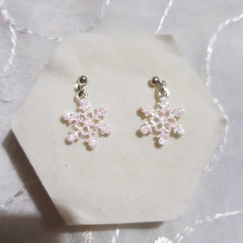 Snowflake earrings used