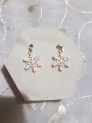 Snowflake earrings used