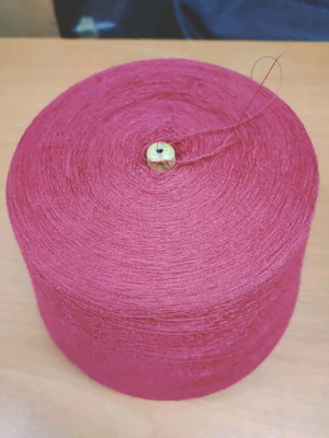 Red fine thread 1/40 like new