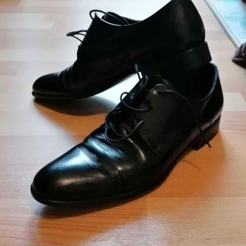 Black leather Moreski shoes like new, size 42