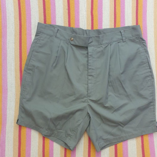 Sutton Place men's shorts khaki new, size 34