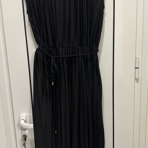 HM black pleated dress like new, size S/M