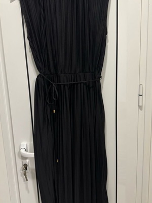 HM black pleated dress like new, size S/M