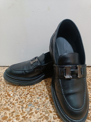 Commanchero black leather loafers like new with silver buckle