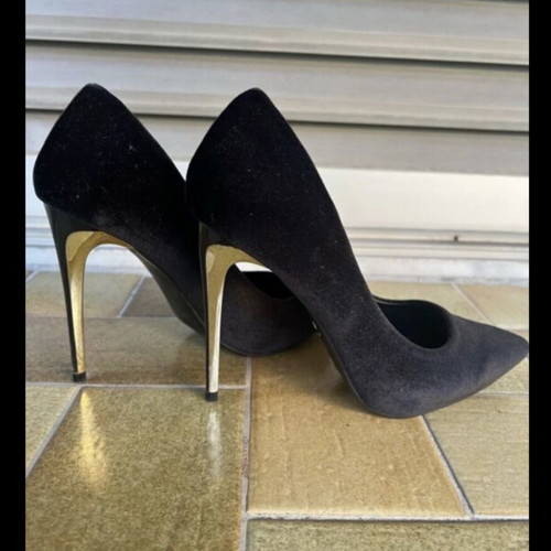 Excell black pumps with gold heel size 37 like new