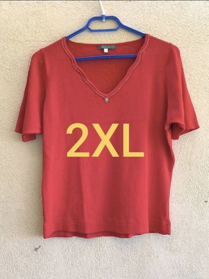 Red XXL T-shirt like new with decorative beads and rhinestones