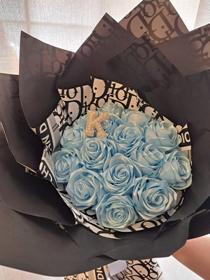 Bouquet of 15 roses new for celebration and maternity