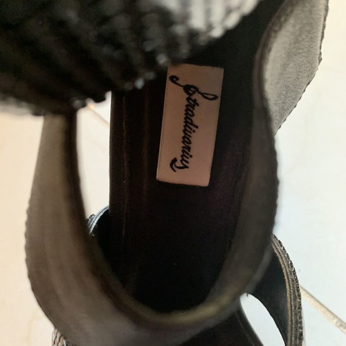 Stradivarius sandals used, size 39, black and silver