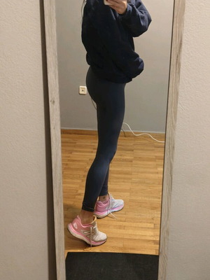 Blue high-waisted leggings and small sweatshirt new