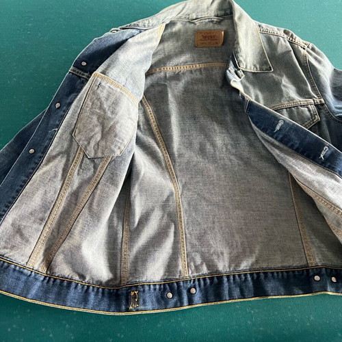 Jean Jacket Levi’s Limited Edition unisex size XL, like new denim jacket