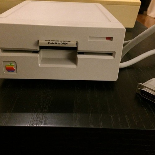 Apple 5.25 Drive for floppy disks used, model A9M0107, 1986