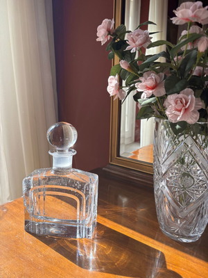 Vintage crystal decanter with spherical stopper, like new, 25cm