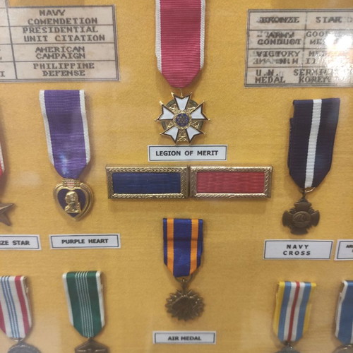 Collection of American medal miniatures and ribbons new