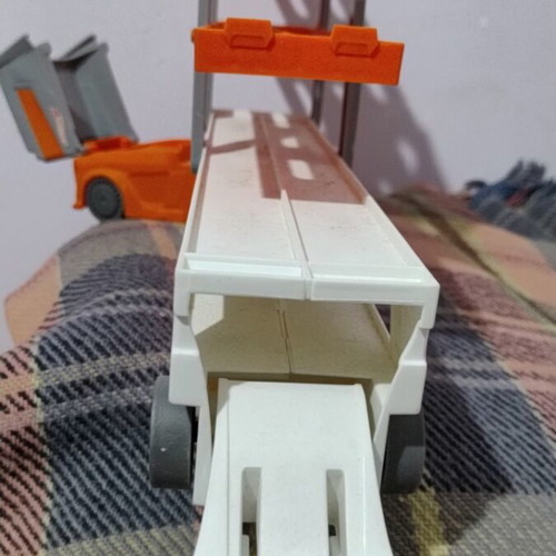 Hot Wheels Six-Level Truck Garage like new