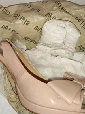 Bibi Lou leather slingback peep toe heels like new, size 39, nude